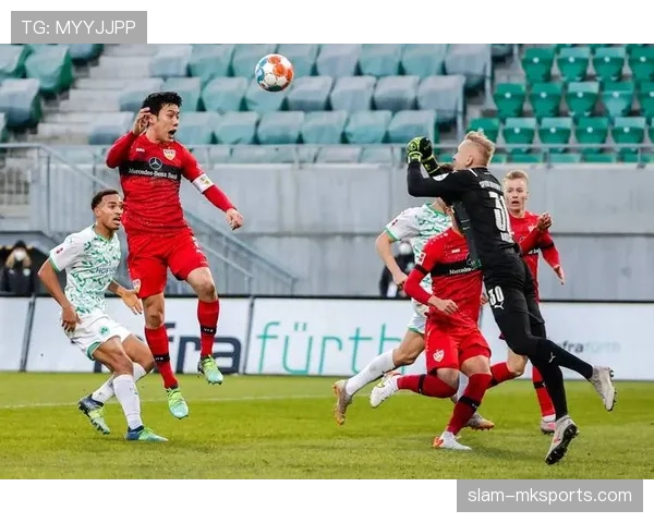 弗赖堡边路进攻火力全开,强势助推联赛竞争力提升 弗赖堡边路进攻火力全开,强势助推联赛竞争力提升