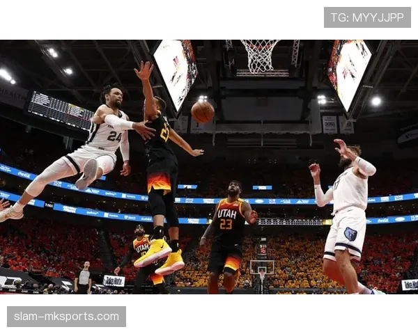 德斯蒙德·班恩三分高效出手提升球队外线空间拉开差距